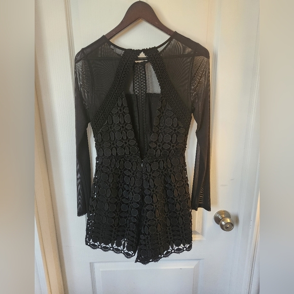 Beautiful Women's Shorts Romper Size medium - Picture 4 of 10